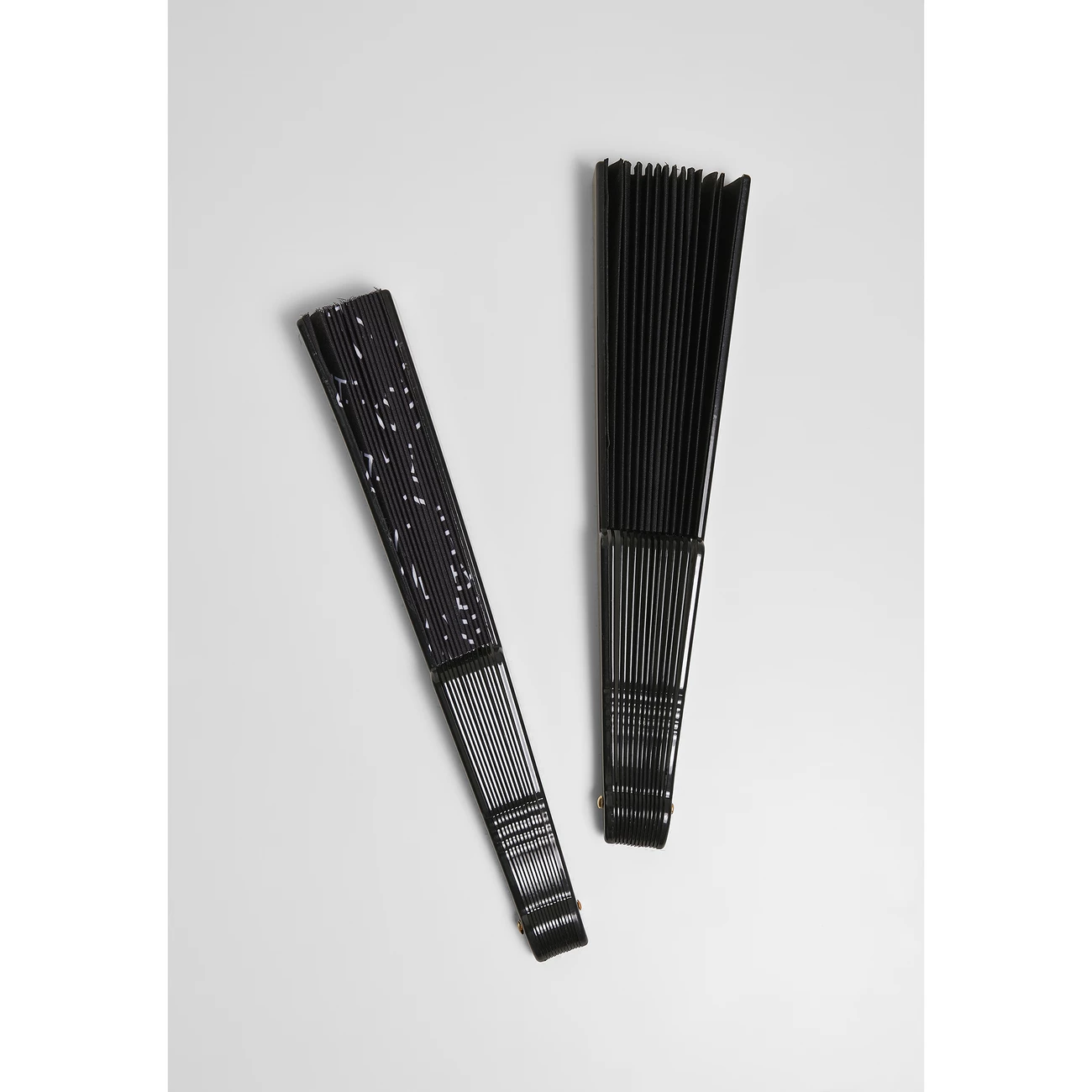 Coupon 😍 Mode- Lifestyle Adulte Urban Classics Lot De 2 Éventails Urban Classics Aop NOIR 😍 – Image 2